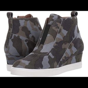 NWT Sz 11 Linea Paolo Anna Wedge Camo Sneaker